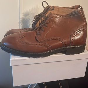 Men's gently used Footwear